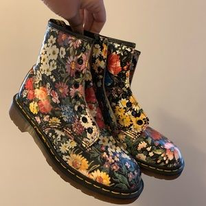 Dr. Martens Floral Boot